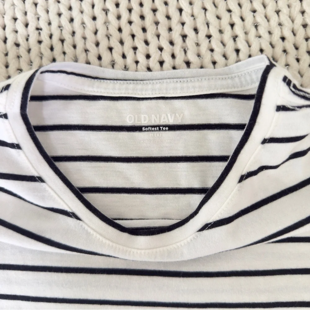 Old Navy Classic Striped Kids Tee - White and Black Girl's Medium